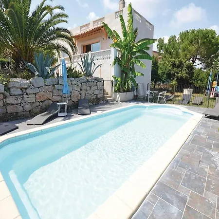 Three-bedroom Holiday In *