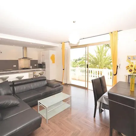 Three-bedroom Holiday In Feriehus *