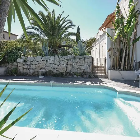 Feriehus Three-bedroom Holiday In Antibes