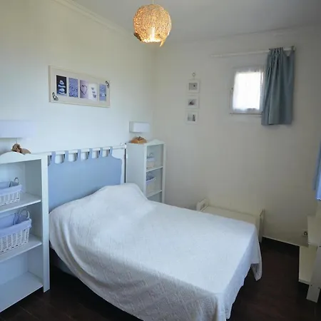 Feriehus Three-bedroom Holiday In