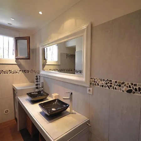 Three-bedroom Holiday In Antibes