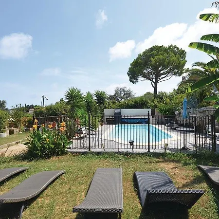 Three-bedroom Holiday In Αντίμπ