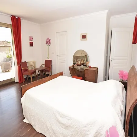 Three-bedroom Holiday In Αντίμπ