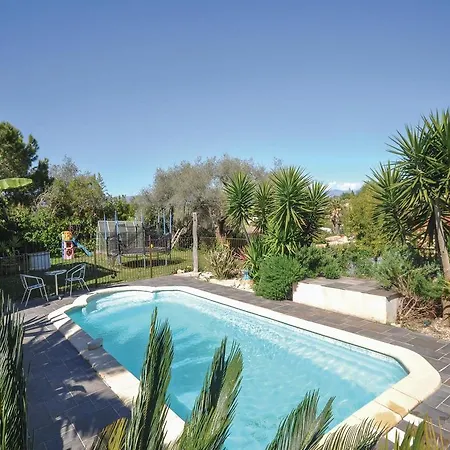 Σπίτι διακοπών Three-bedroom Holiday In *